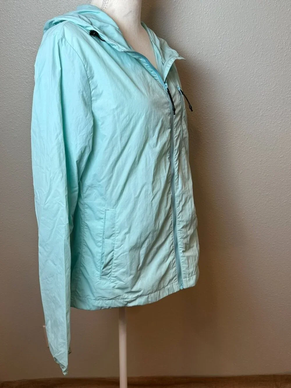 Camel Crown Windbreaker Hooded Jacket - Light Powder Blue - Medium